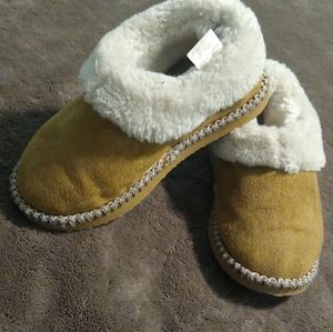 Aeropostale suede slippers